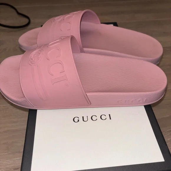 Authentic Gucci Logo Slides - Picture 5 of 8